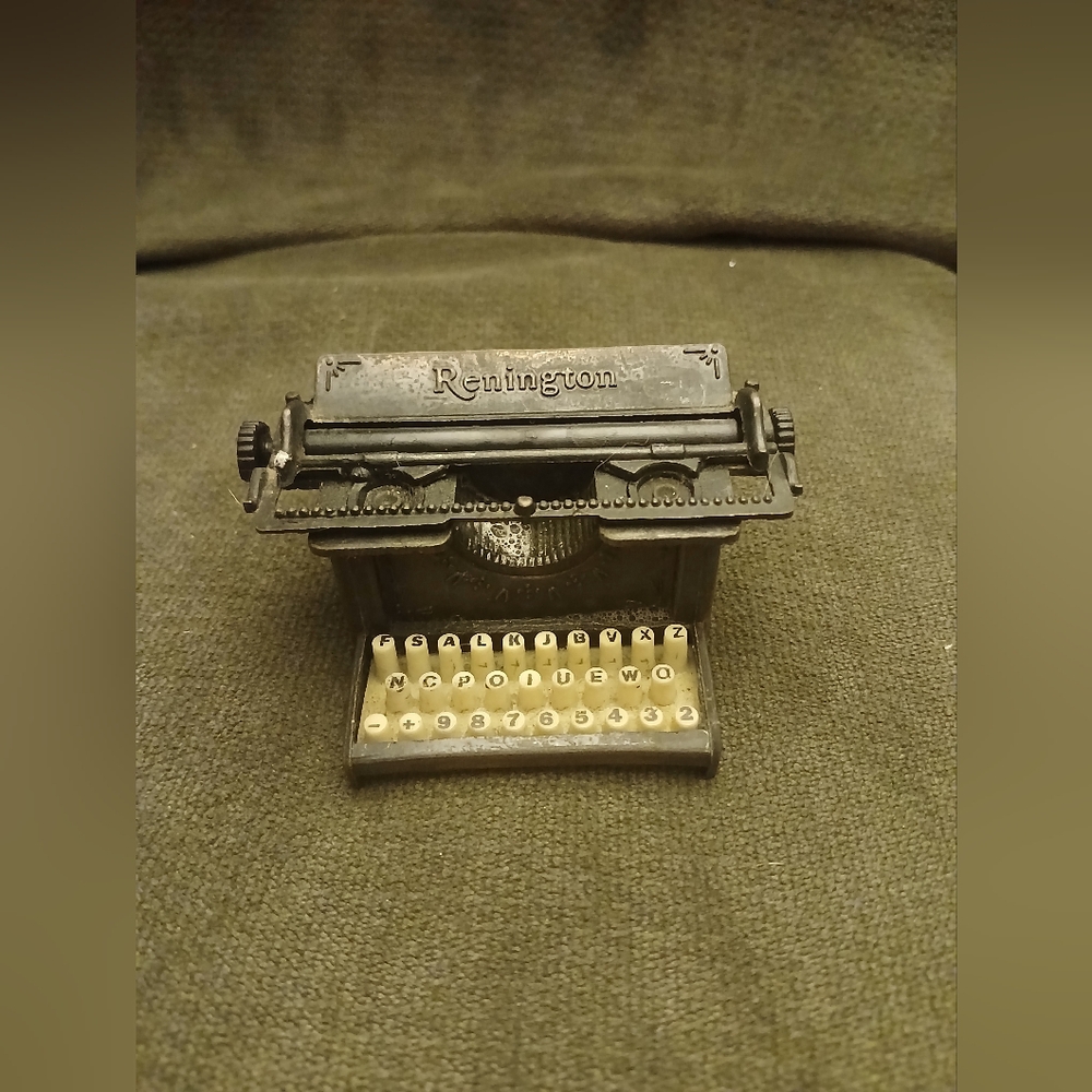 Vintage Remington Miniature Typewriter